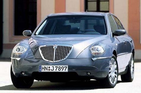lancia_thesis_gray_front_2004.jpg